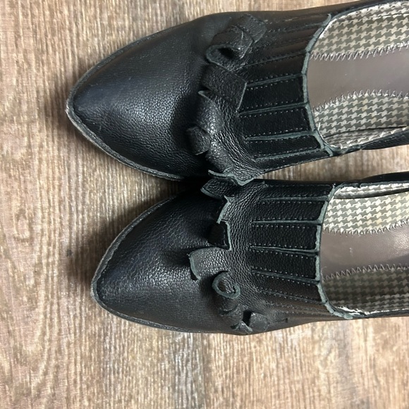 Camper size 38 (7.5) tassle preppy heels in good used condition super fun - Picture 7 of 15